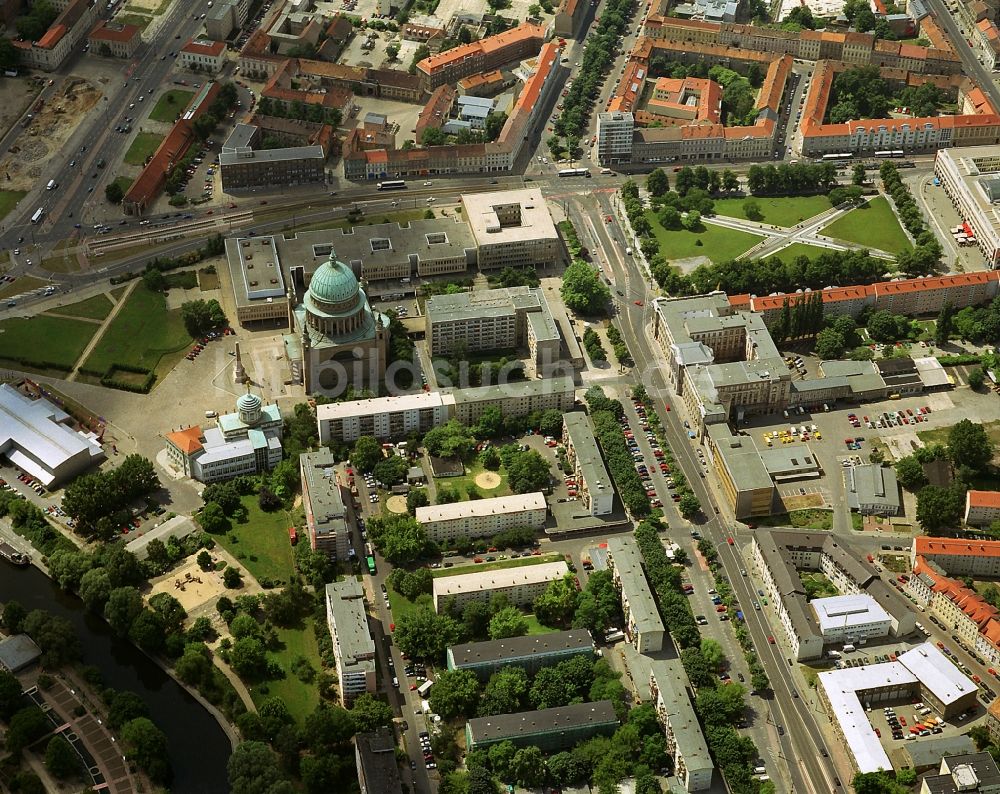 Potsdam aus der Vogelperspektive: Potsdamer Innenstadt am Alten Markt und der Nikolaikirche mit dem Alten Rathaus