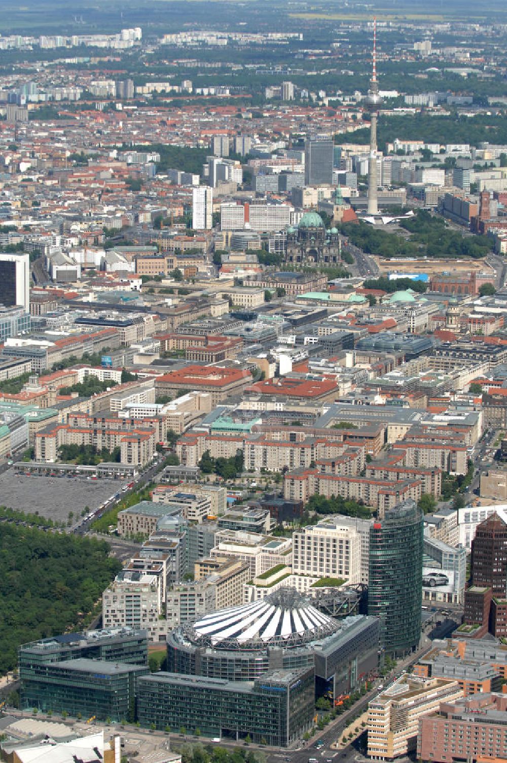 Berlin aus der Vogelperspektive: Potsdamer Platz mit dem Bahntower am Sony Center