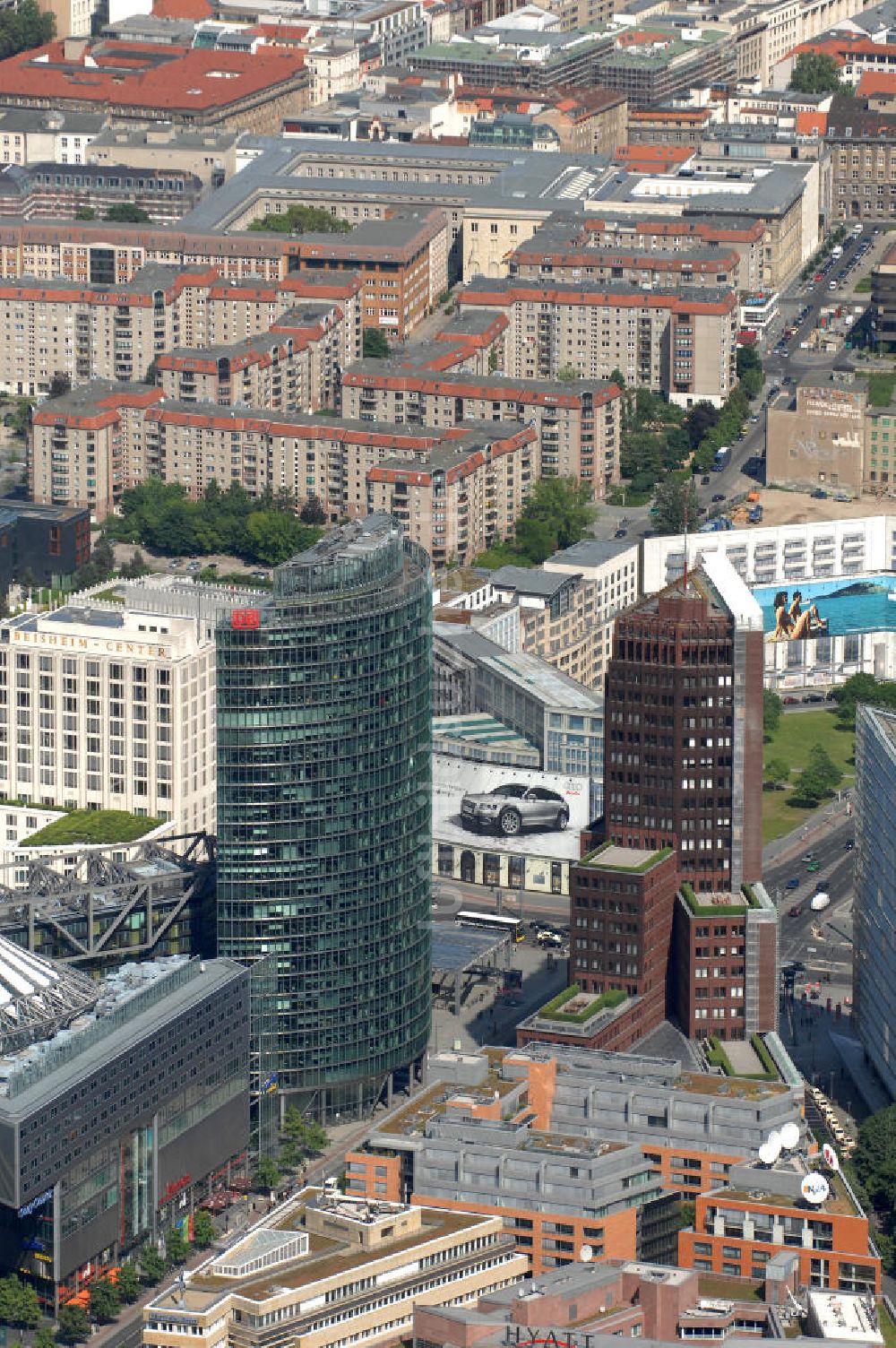 Luftbild Berlin - Potsdamer Platz mit dem Bahntower am Sony Center