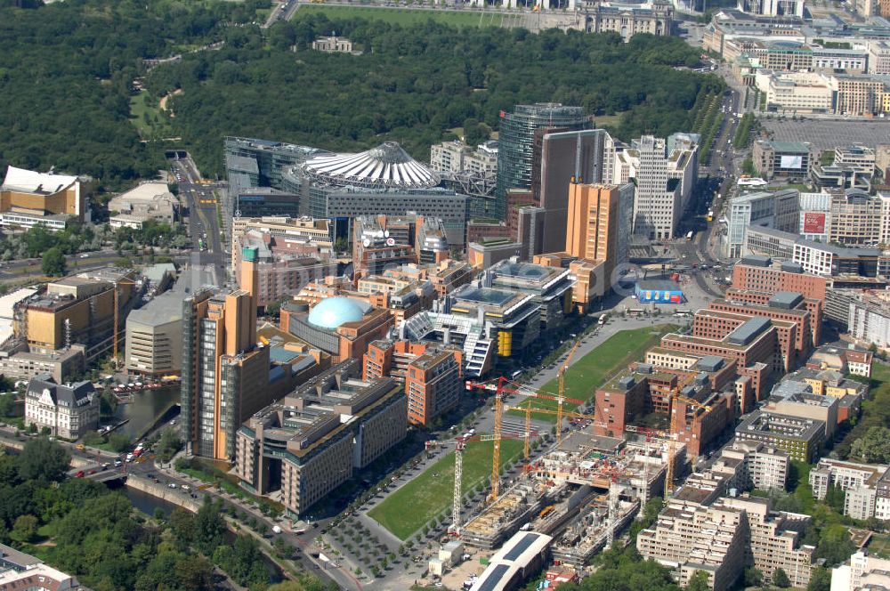 Berlin von oben - Potsdamer Platz mit dem Bahntower am Sony Center