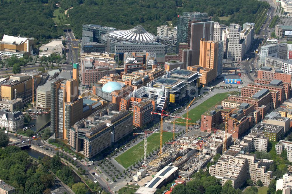 Luftbild Berlin - Potsdamer Platz mit dem Bahntower am Sony Center