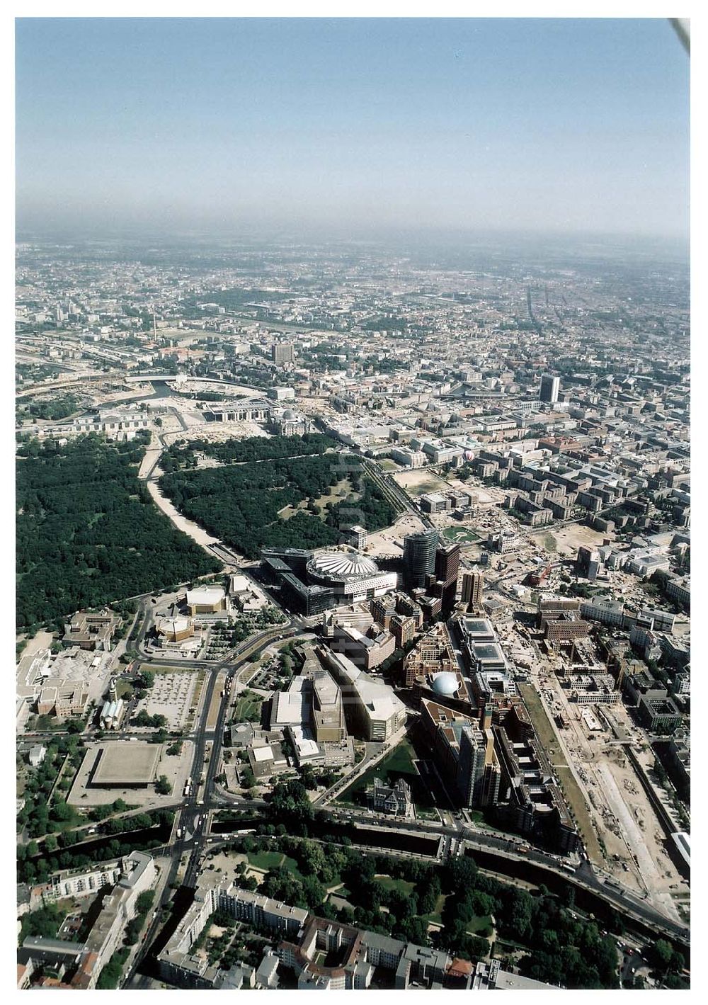 Berlin - Tiergarten aus der Vogelperspektive: Potsdamer Platz in Berlin - Tiergarten.