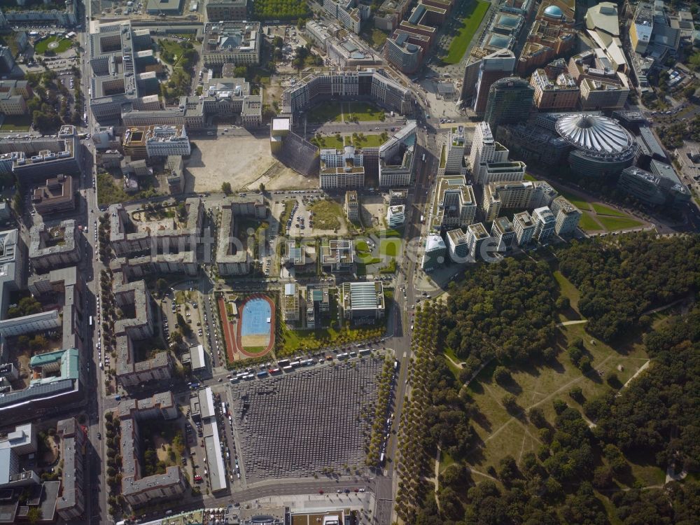 Luftaufnahme Berlin - Potsdamer Platz, Leipziger Platz und die historische Mitte in Berlin