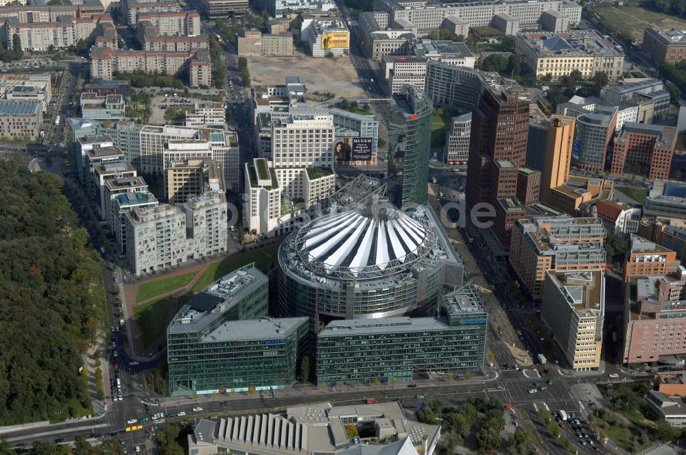 Luftbild Berlin - Potsdamer Platz und Sony-Center / Bahntower in Berlin