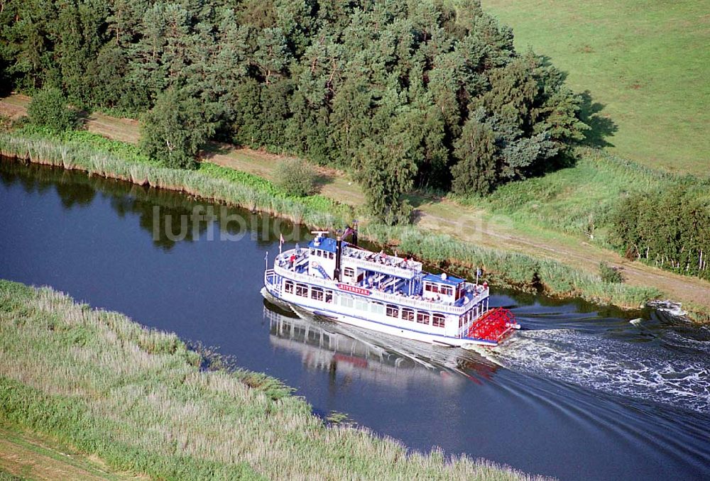 Luftbild Prerow / Mecklenburg Vorpommern - Prerow / Mecklenburg Vorpommern neuer Raddampfer Riverstar der Reederei auf der Fahrt von Bresewitz nach Prerow Poschke Fahrgastschifffahrt GmbH Pumpeneck 5 18375 Born Telefon 03 82 34 / 2 39 Telefax 03 82 34 / 3 01 39 Mobil 0171 / 4 10 04 26 