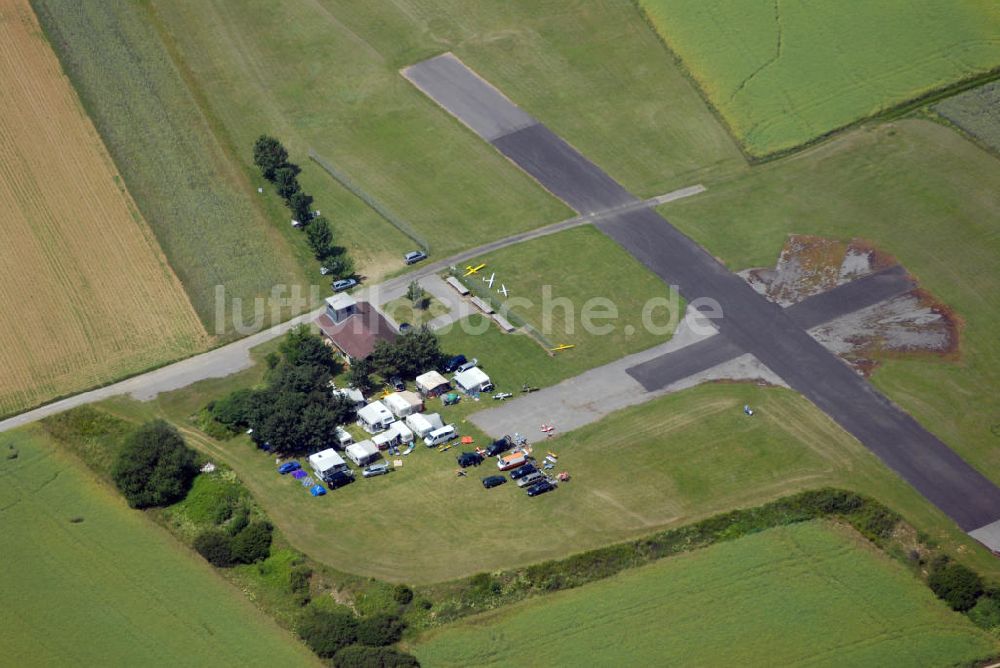 Luftbild Karbach - Private Modellflugzeugstartbahn bei Karbach