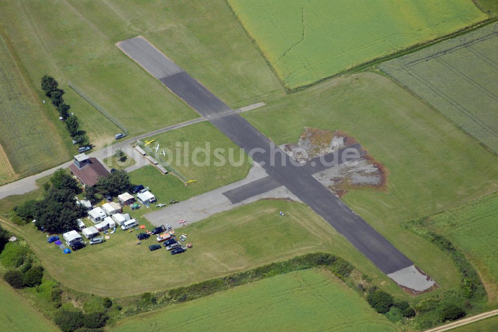 Luftaufnahme Karbach - Private Modellflugzeugstartbahn bei Karbach