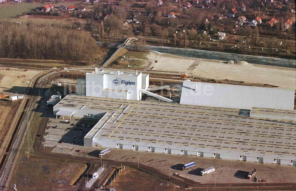 westlicher Berliner Ring / Abfahrt Nauen aus der Vogelperspektive: Produktionszentrum der RIGIPS GmbH in einem Gewerbegebiet am westlichen Berliner Ring im Bereich der Abfahrt Nauen