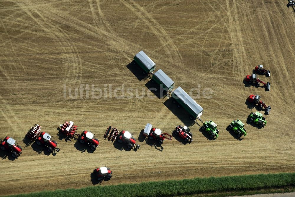 Luftaufnahme Bernburg (Saale) - Promotion und Werbungs- Veranstaltung für Landwirtschaftliche Maschinen in Bernburg (Saale) im Bundesland Sachsen-Anhalt