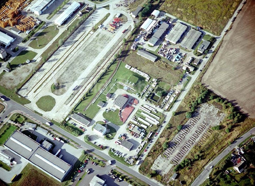 Hoppegarten aus der Vogelperspektive: Propangasabfüllstation im Gewerbegebiet Hoppegarten an der B1.