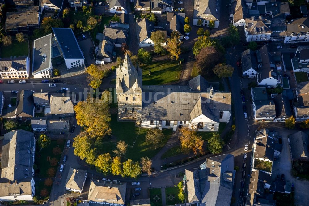 Luftaufnahme Brilon - Propsteikirche St. Petrus und Andreas in Brilon im Bundesland Nordrhein-Westfalen