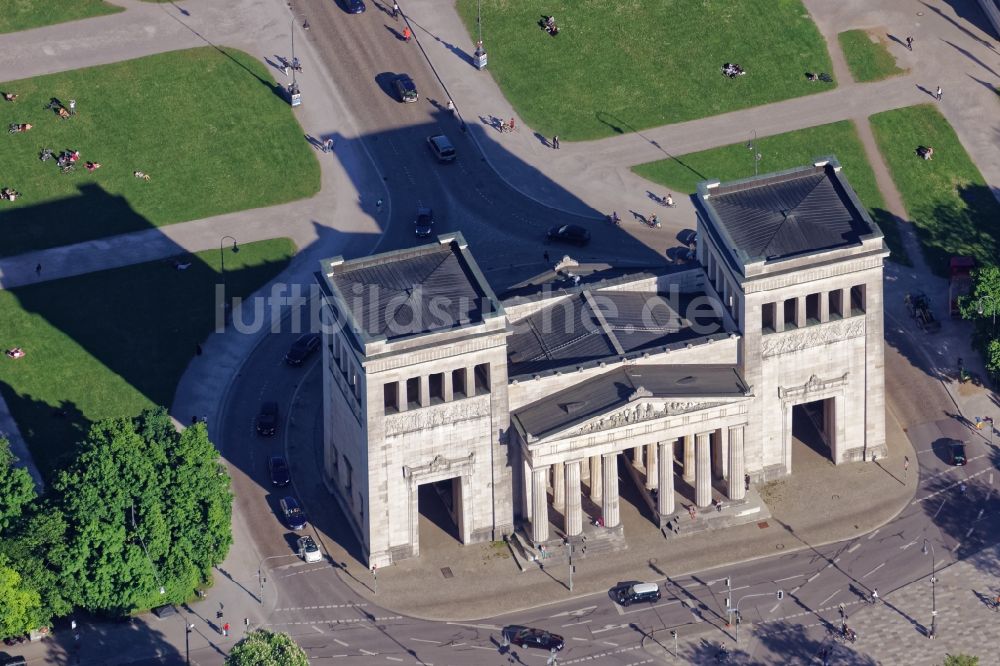 Luftaufnahme München - Propyläen am Königsplatz in München Maxvorstadt im Bundesland Bayern