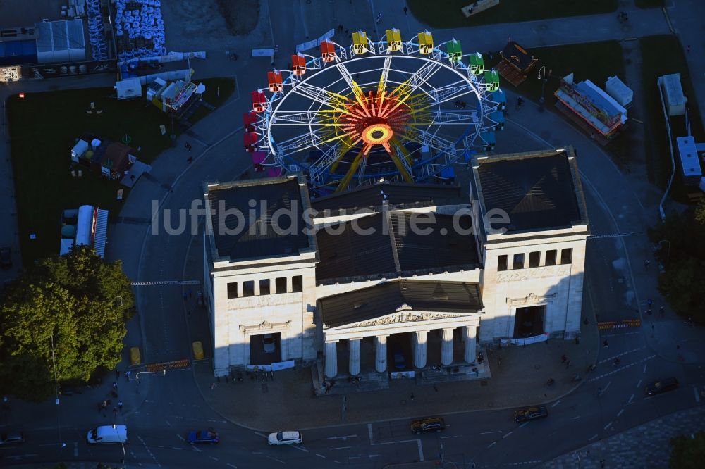 Luftbild München - Propyläen und Staatliche Antikensammlung am Königsplatz in München Maxvorstadt im Bundesland Bayern