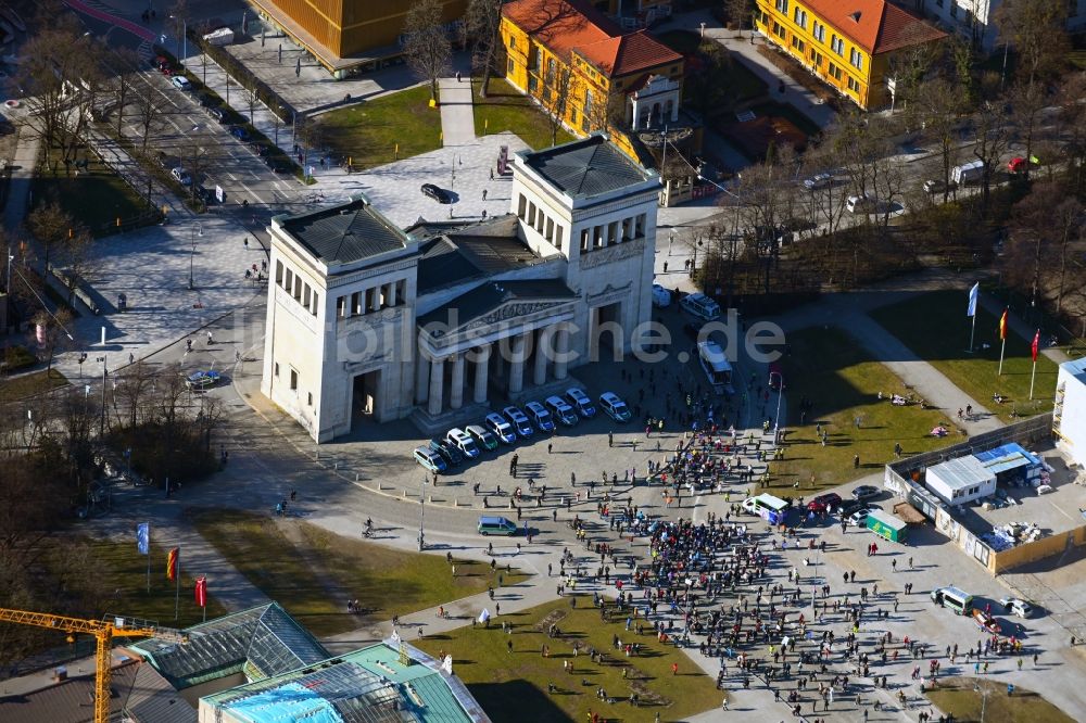 München aus der Vogelperspektive: Propyläen und Staatliche Antikensammlung am Königsplatz in München Maxvorstadt im Bundesland Bayern