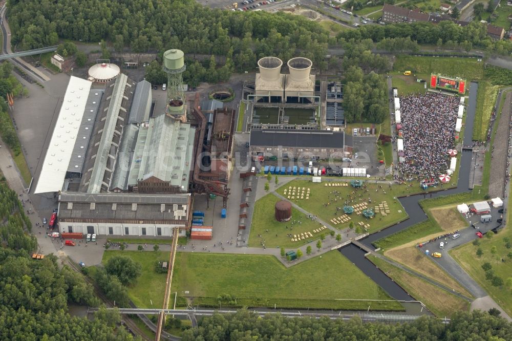 Bochum aus der Vogelperspektive: Public Viewing an der Bochumer Jahrhunderthalle im Bundesland Nordrhein-Westfalen