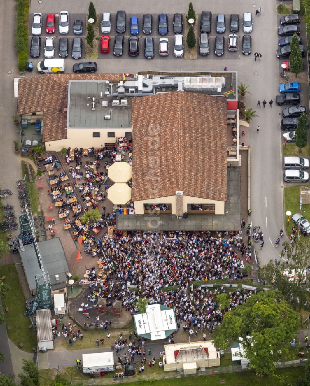 Luftbild Essen - Public Viewing - Veranstaltung Cafe Bar Celona Finca Westfalenstraße anläßlich der Fussball WM 2014 in Essen im Bundesland Nordrhein-Westfalen