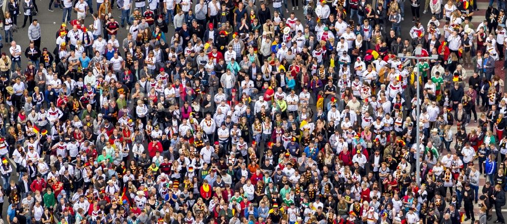 Luftbild Hamm - Public Viewing - Veranstaltung am Handelshof anläßlich der Fussball WM 2014 in Hamm im Bundesland Nordrhein-Westfalen