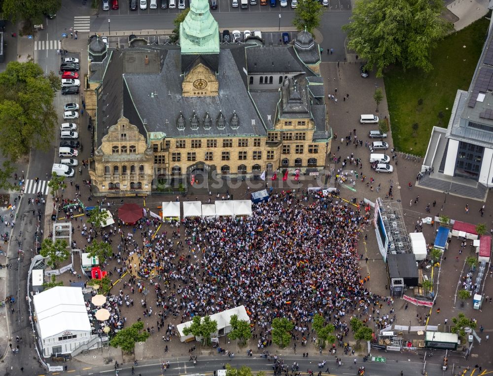 Luftbild Recklinghausen - Public Viewing - Veranstaltung auf dem Rathausplatz am Kaiserwall anläßlich der Fussball WM 2014 in Recklinghausen im Bundesland Nordrhein-Westfalen