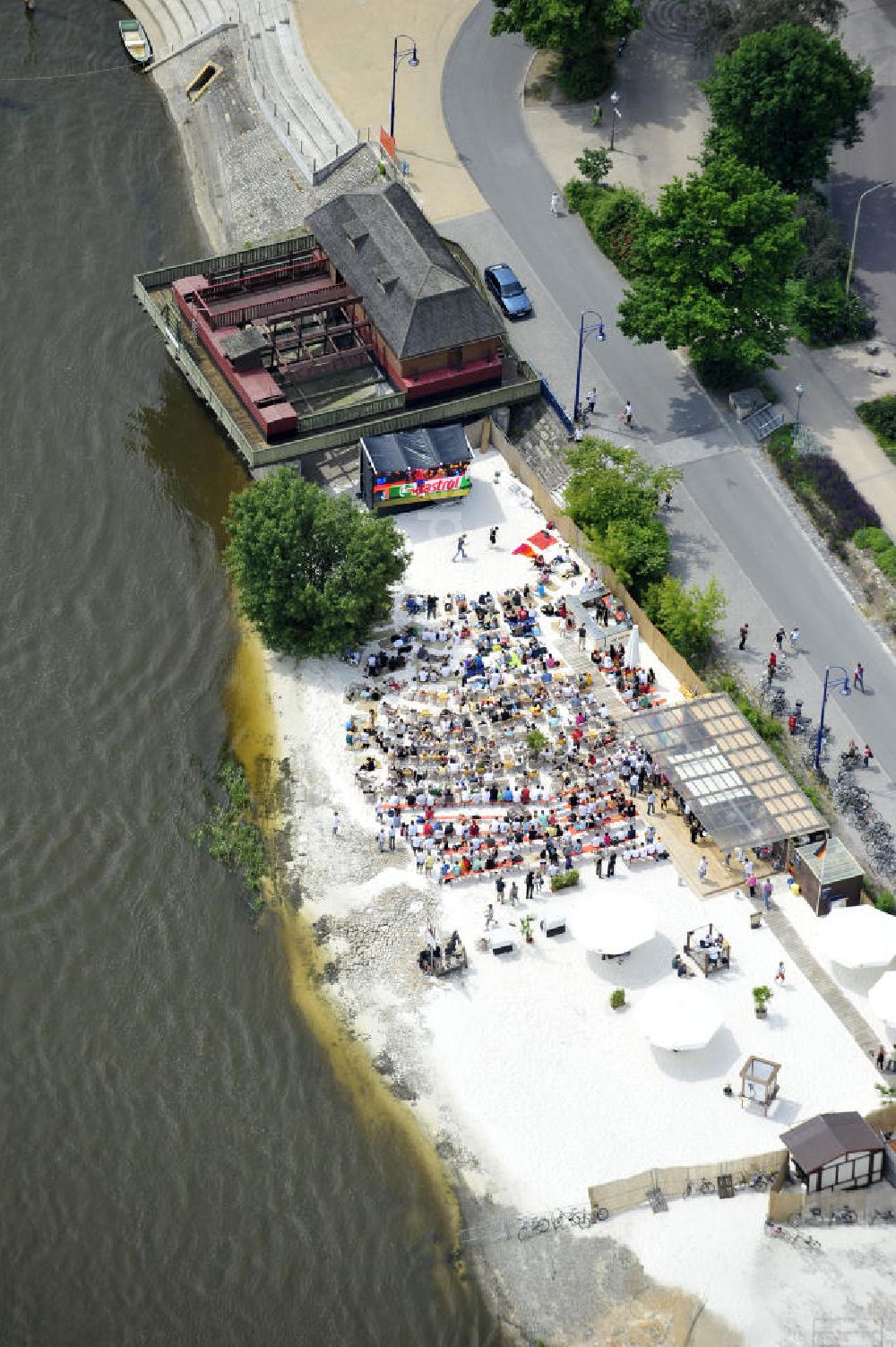 Magdeburg von oben - Public Viewing zum WM - Fußballspiel in Magdeburg