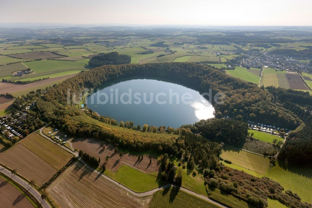 Gillenfeld aus der Vogelperspektive: Pulvermaar in Gillenfeld im Bundesland Rheinland-Pfalz