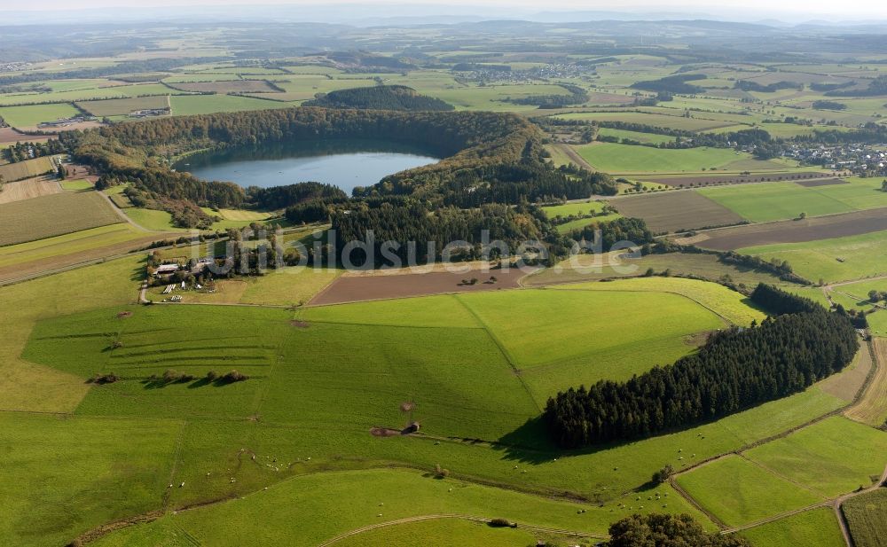 Luftaufnahme Gillenfeld - Pulvermaar in Gillenfeld im Bundesland Rheinland-Pfalz