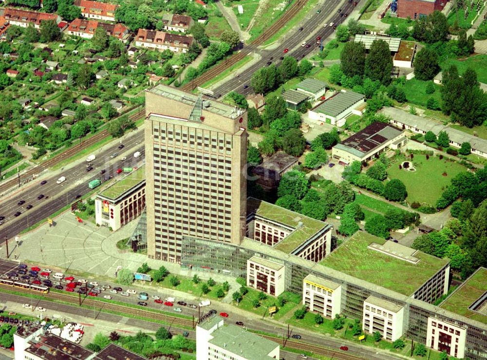 Luftbild Berlin - Marzahn - PYRAMIDE an der Rhinstraße / Landsberger Allee in Berlin - Marzahn.