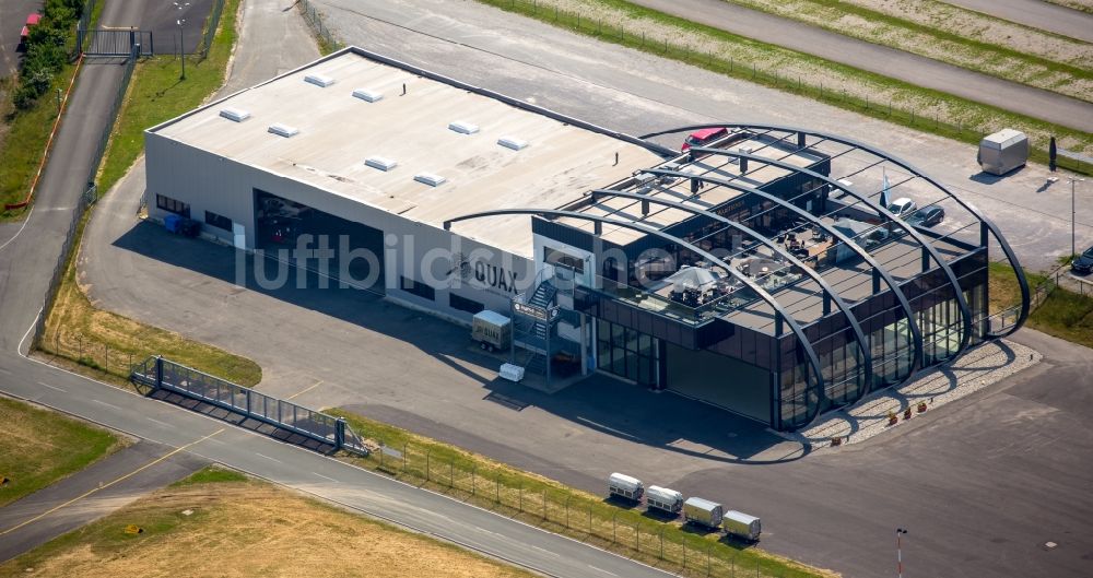 Büren aus der Vogelperspektive: Quax- Hangar auf dem Gelände des Flughafen in Büren im Bundesland Nordrhein-Westfalen