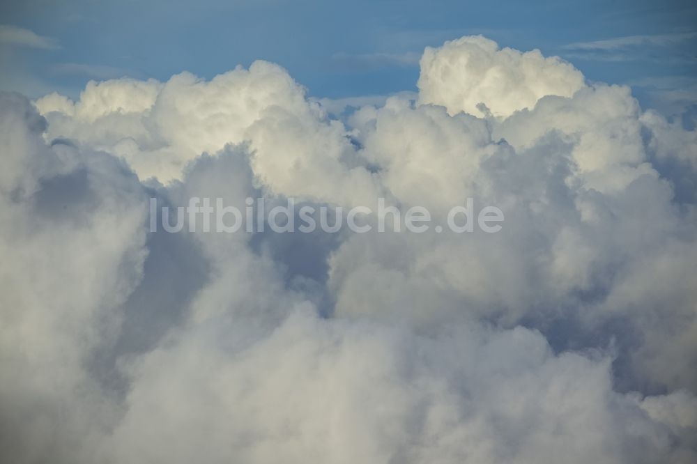 Schwerin aus der Vogelperspektive: Quell- Wolken verhangene Horizont - Landschaft bei Schwerin in Mecklenburg-Vorpommern