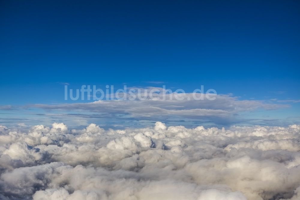 Schwerin aus der Vogelperspektive: Quell- Wolken verhangene Horizont - Landschaft bei Schwerin in Mecklenburg-Vorpommern