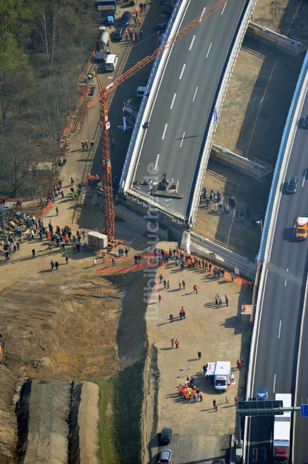 Luftaufnahme Braunschweig - Querverschub Brücke beim Um- und Ausbau des Autobahndreieck Braunschweig-Südwest