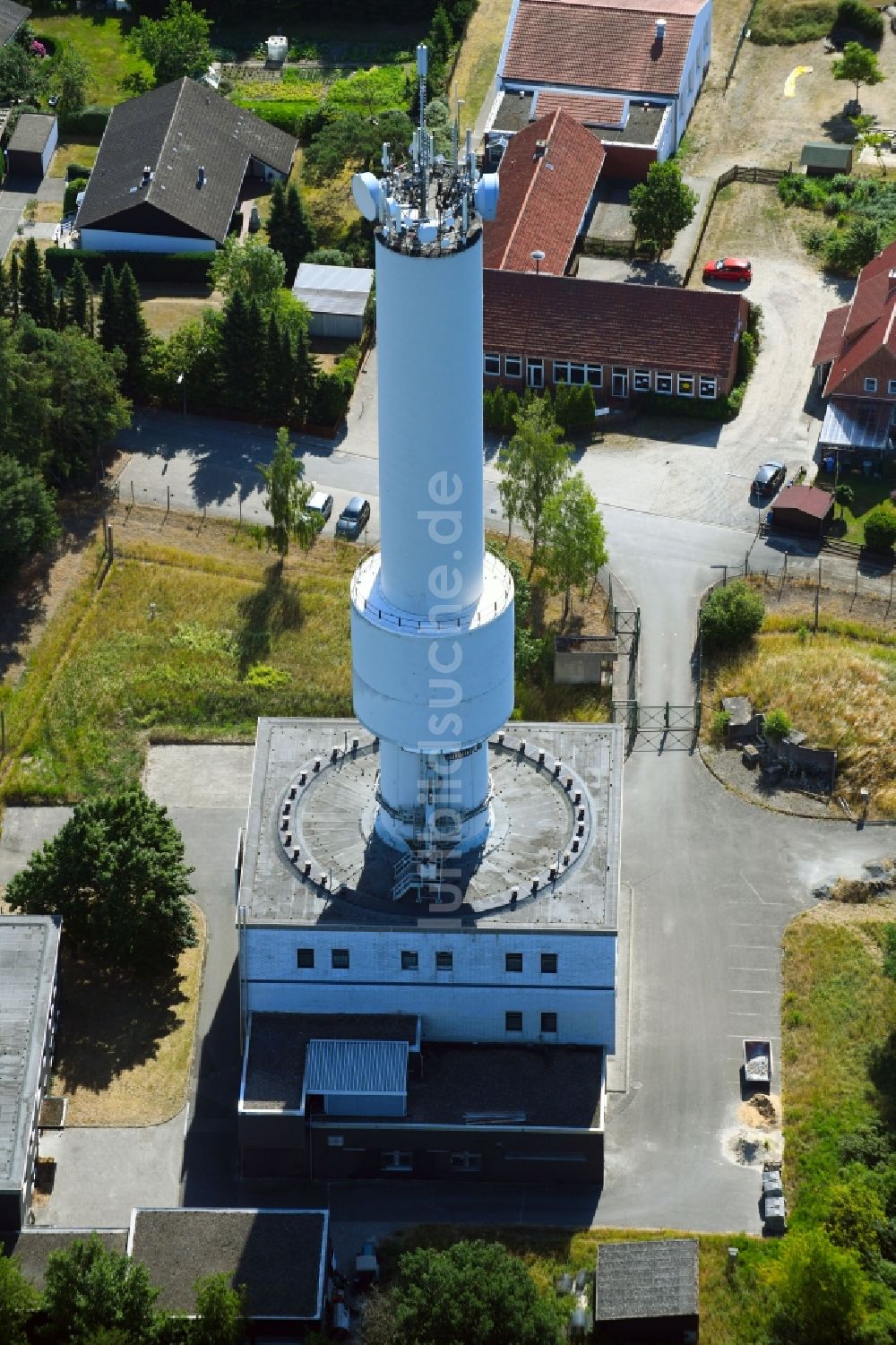 Luftaufnahme Barwedel - Radar- Antennen- Sendeturm und Funkmast der Flugsicherung Am Funkberg in Barwedel im Bundesland Niedersachsen, Deutschland