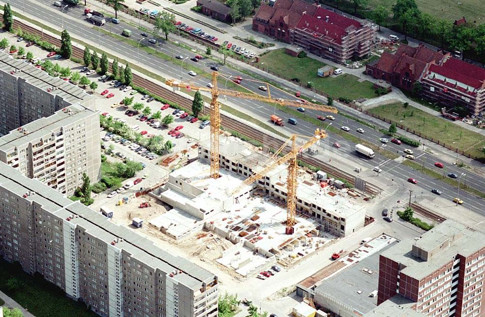 Berlin / Friedrichshain aus der Vogelperspektive: 24.05.1994 Radsporthalle-Baustelle auf dem Gelände der ehemaligen Seelenbinderhalle