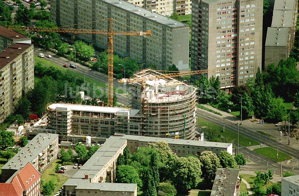 Berlin / Friedrichshain von oben - 24.05.1994 Radsporthalle-Baustelle auf dem Gelände der ehemaligen Seelenbinderhalle