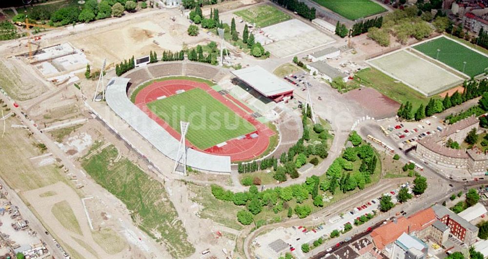 Berlin / Friedrichshain von oben - 24.05.1994 Radsporthalle-Baustelle auf dem Gelände der ehemaligen Seelenbinderhalle