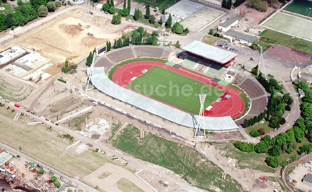 Berlin / Friedrichshain aus der Vogelperspektive: 24.05.1994 Radsporthalle-Baustelle auf dem Gelände der ehemaligen Seelenbinderhalle