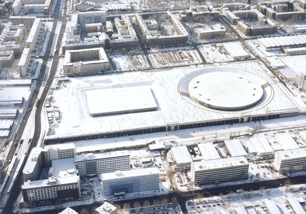 Berlin-Friedrichshain aus der Vogelperspektive: Radsporthalle VELEDROM an der Landsberger Allee in Berlin - Friedrichshain-.