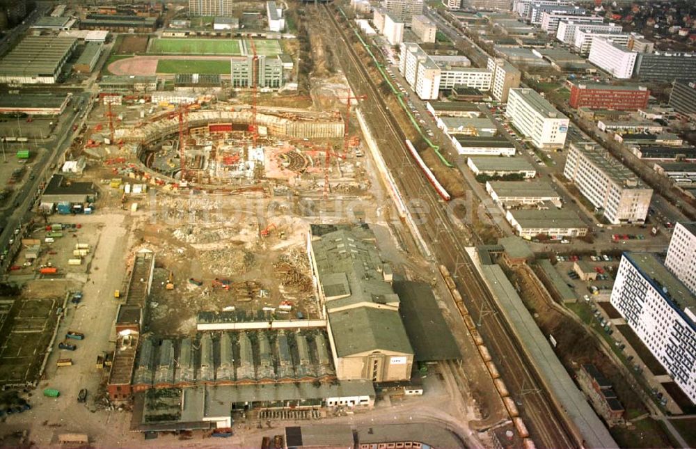 Luftbild Berlin - 13.02.95 Radsporthallenbau an der Landsberger Allee/ Storkower Straße