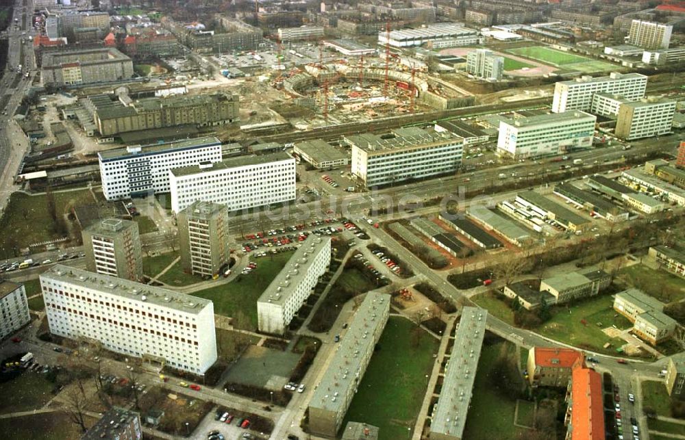 Berlin von oben - 13.02.95 Radsporthallenbau an der Landsberger Allee/ Storkower Straße