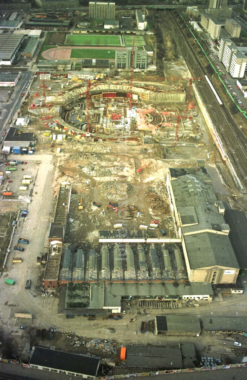 Berlin aus der Vogelperspektive: 13.02.95 Radsporthallenbau an der Landsberger Allee/ Storkower Straße