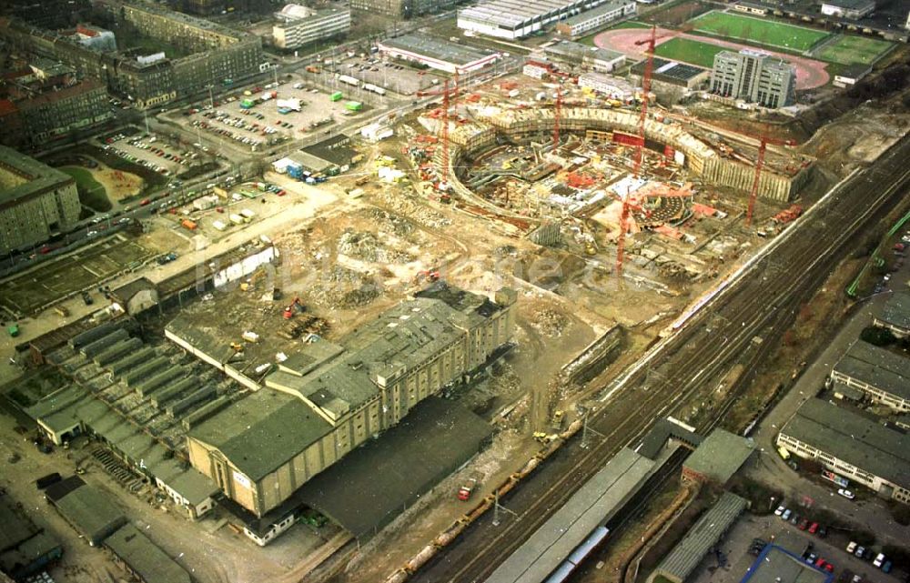 Luftbild Berlin - 13.02.95 Radsporthallenbau an der Landsberger Allee/ Storkower Straße