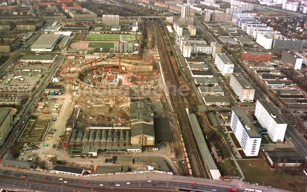 Berlin von oben - 13.02.95 Radsporthallenbau an der Landsberger Allee/ Storkower Straße