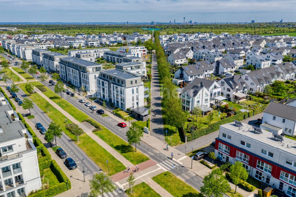 Luftbild Köln - Radweg Auf der Aspel in einem Wohngebiet im Ortsteil Widdersdorf in Köln im Bundesland Nordrhein-Westfalen, Deutschland