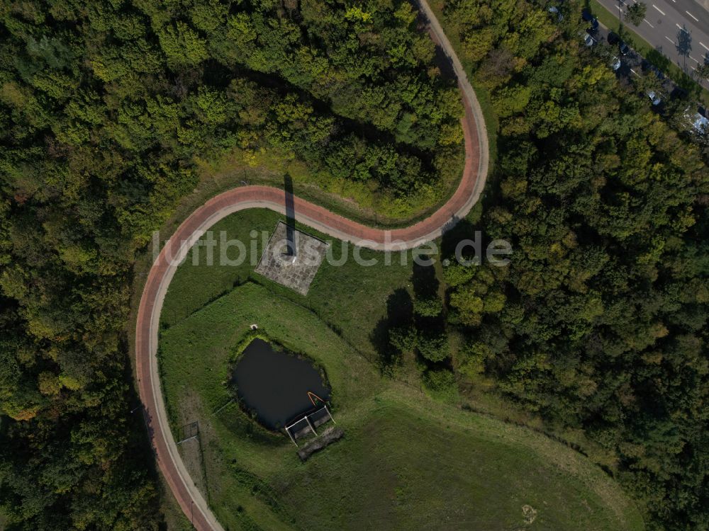 Dresden aus der Vogelperspektive: Radweg Dresden Kaditz in Dresden im Bundesland Sachsen, Deutschland