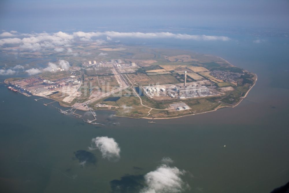 Luftaufnahme Ilse of Grain - Raffinerie- Werksgelände Aviation Bitumen Terminal des Mineralölproduzenten BP auf der Isle of Grain in England, Vereinigtes Königreich