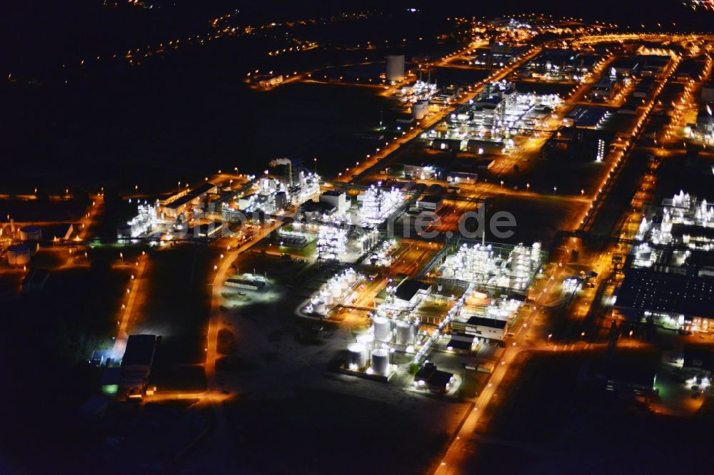 Luftbild Schwarzheide - Raffinerie- Werksgelände des Chemieproduzenten BASF Schwarzheide GmbH in Schwarzheide im Bundesland Brandenburg