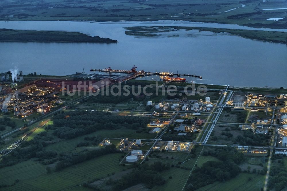 Luftaufnahme Stade - Raffinerie- Werksgelände des Chemieproduzenten der Fa. Dow Chemie ,Olin in Stade im Bundesland Niedersachsen, Deutschland