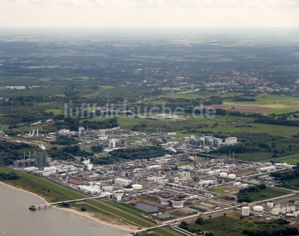 Luftaufnahme Stade - Raffinerie- Werksgelände des Chemieproduzenten der Fa. Dow Chemie in Stade im Bundesland Niedersachsen, Deutschland