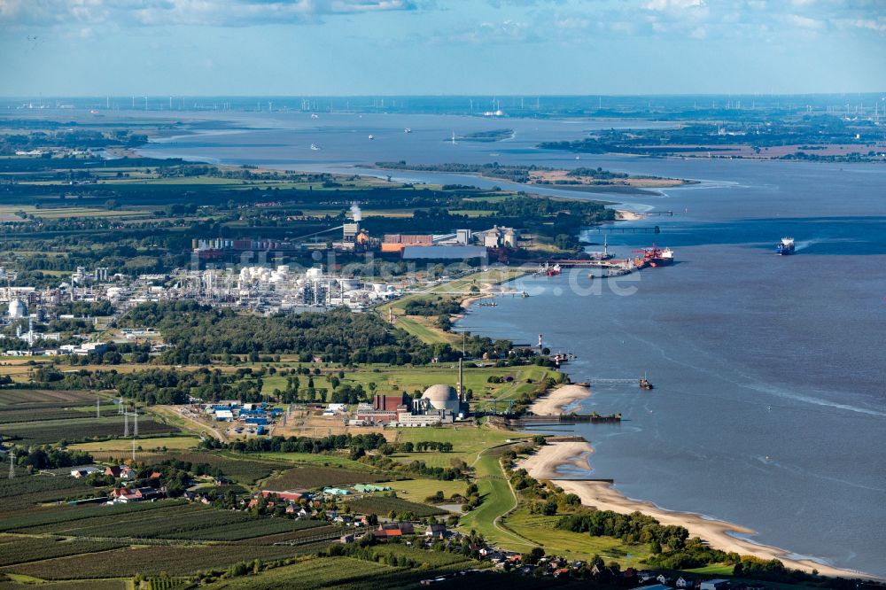 Luftaufnahme Stade - Raffinerie- Werksgelände des Chemieproduzenten der Fa. Dow Chemie,und Olin in Stade im Bundesland Niedersachsen, Deutschland