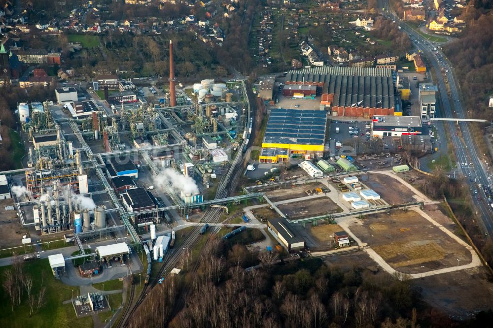 Herne aus der Vogelperspektive: Raffinerie- Werksgelände des Chemieproduzenten Evonik-Industries in Herne im Bundesland Nordrhein-Westfalen