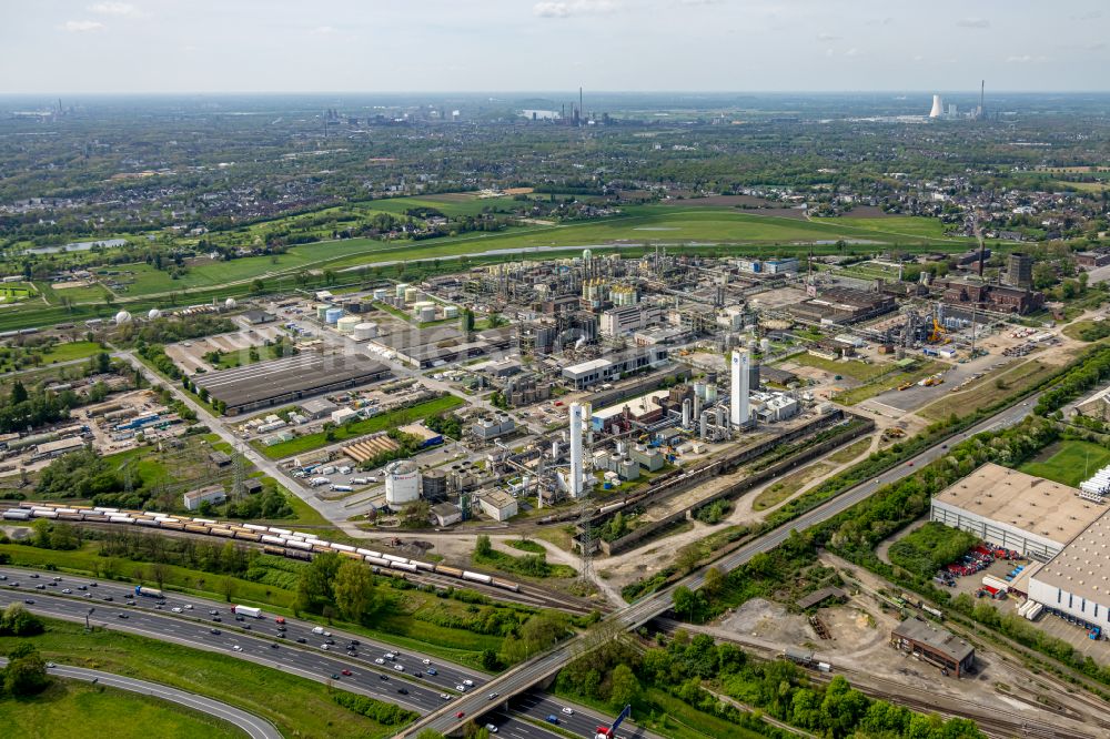Luftaufnahme Oberhausen - Raffinerie- Werksgelände des Chemieproduzenten OXEA Werk Ruhrchemie in Oberhausen im Bundesland Nordrhein-Westfalen, Deutschland